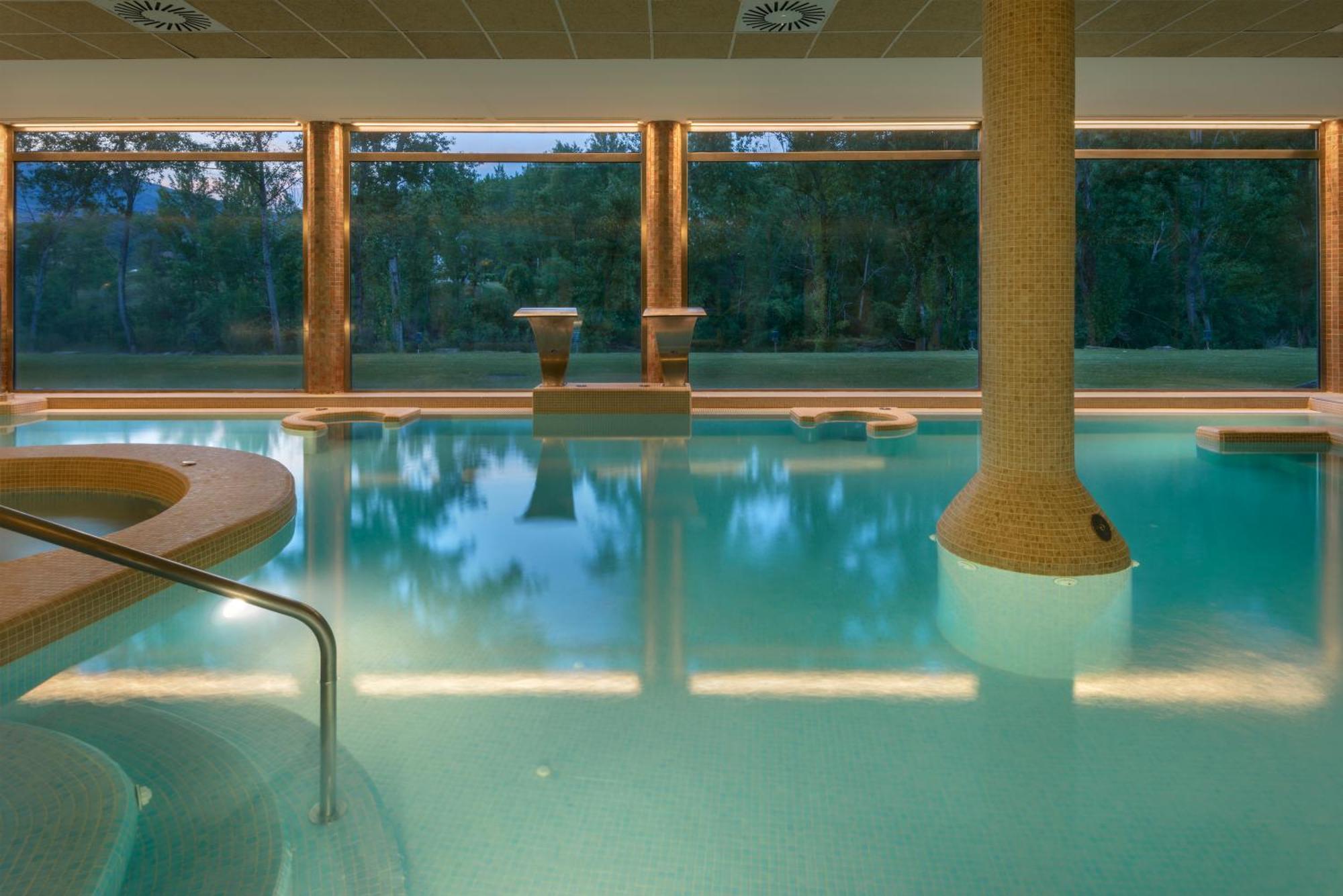 Hotel & Spa Monasterio De Boltaña Exterior foto The swimming pool