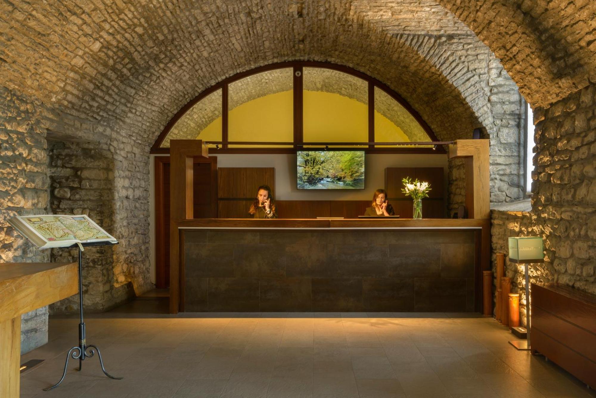 Hotel & Spa Monasterio De Boltaña Exterior foto Reception at the hotel