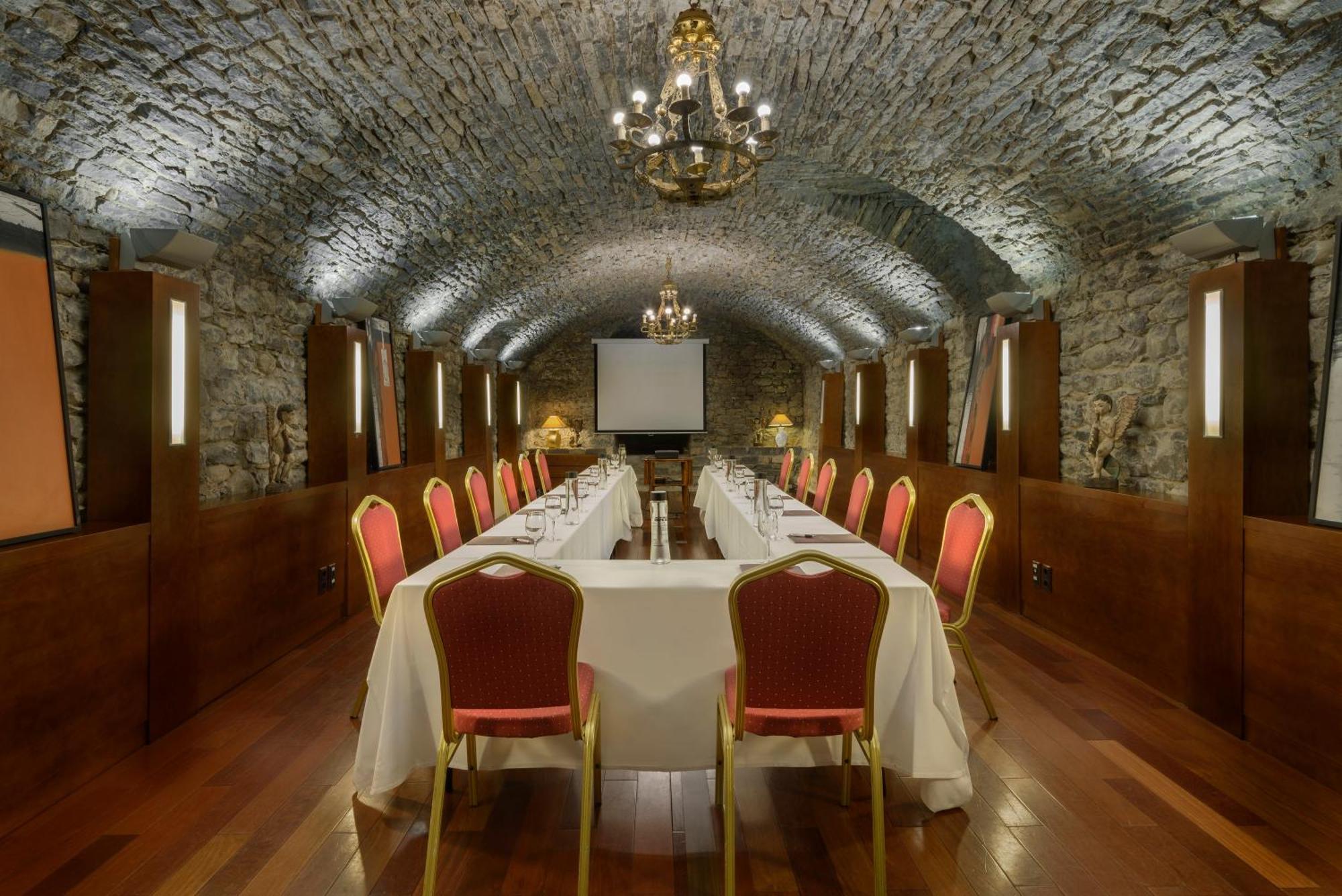 Hotel & Spa Monasterio De Boltaña Exterior foto The Wine Room