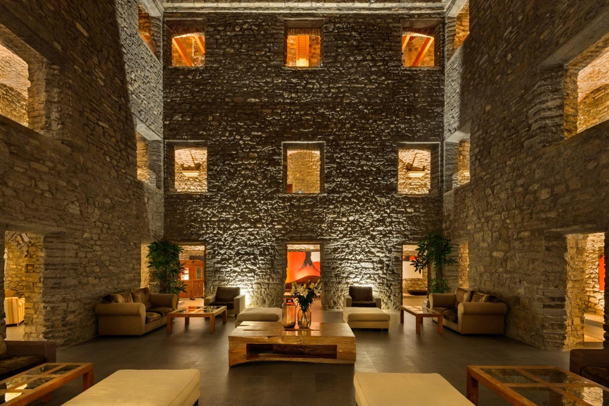 Hotel & Spa Monasterio De Boltaña Exterior foto The lobby of the hotel