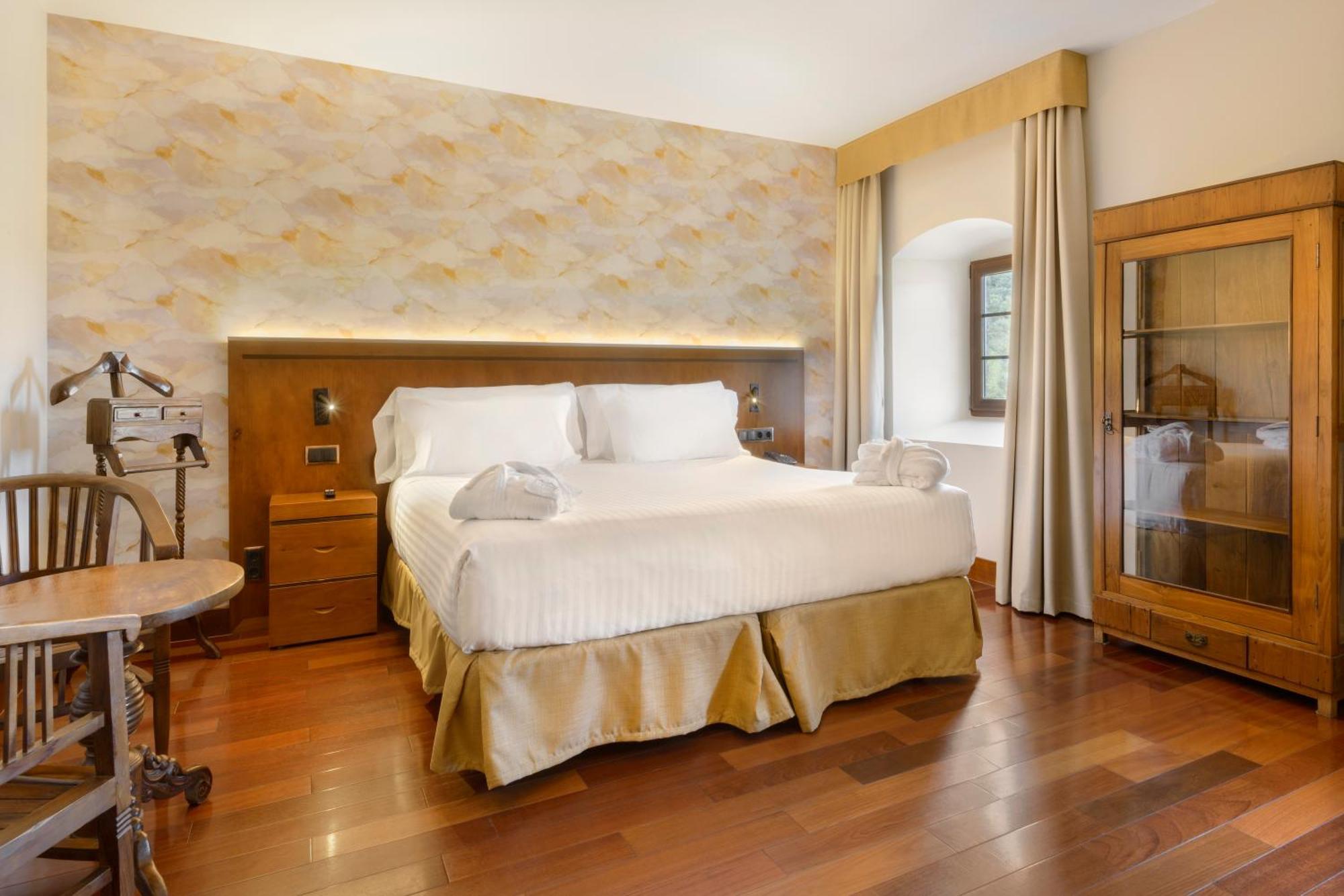 Hotel & Spa Monasterio De Boltaña Exterior foto A room at the hotel
