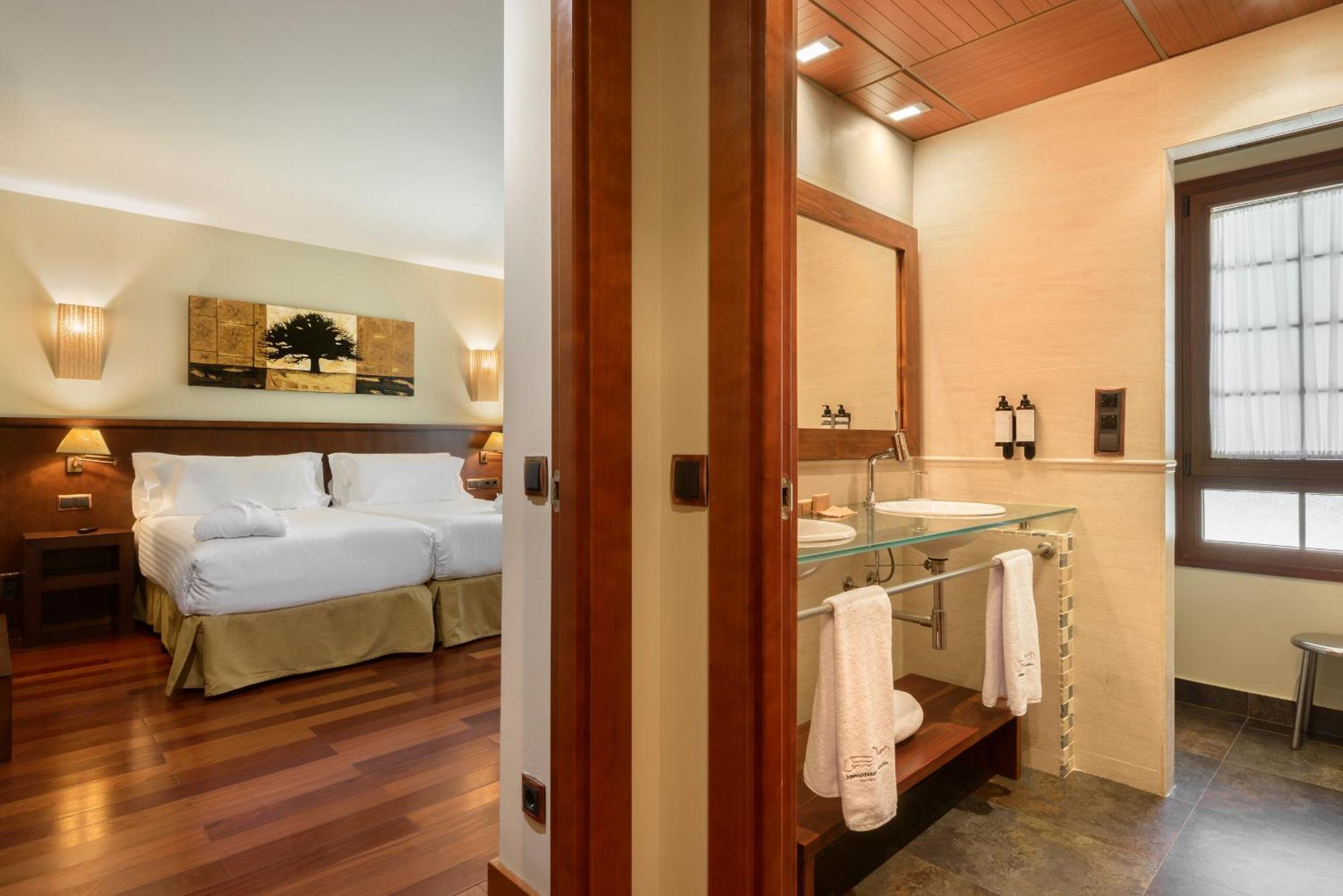 Hotel & Spa Monasterio De Boltaña Exterior foto A room at Hotel Hesperia Madrid