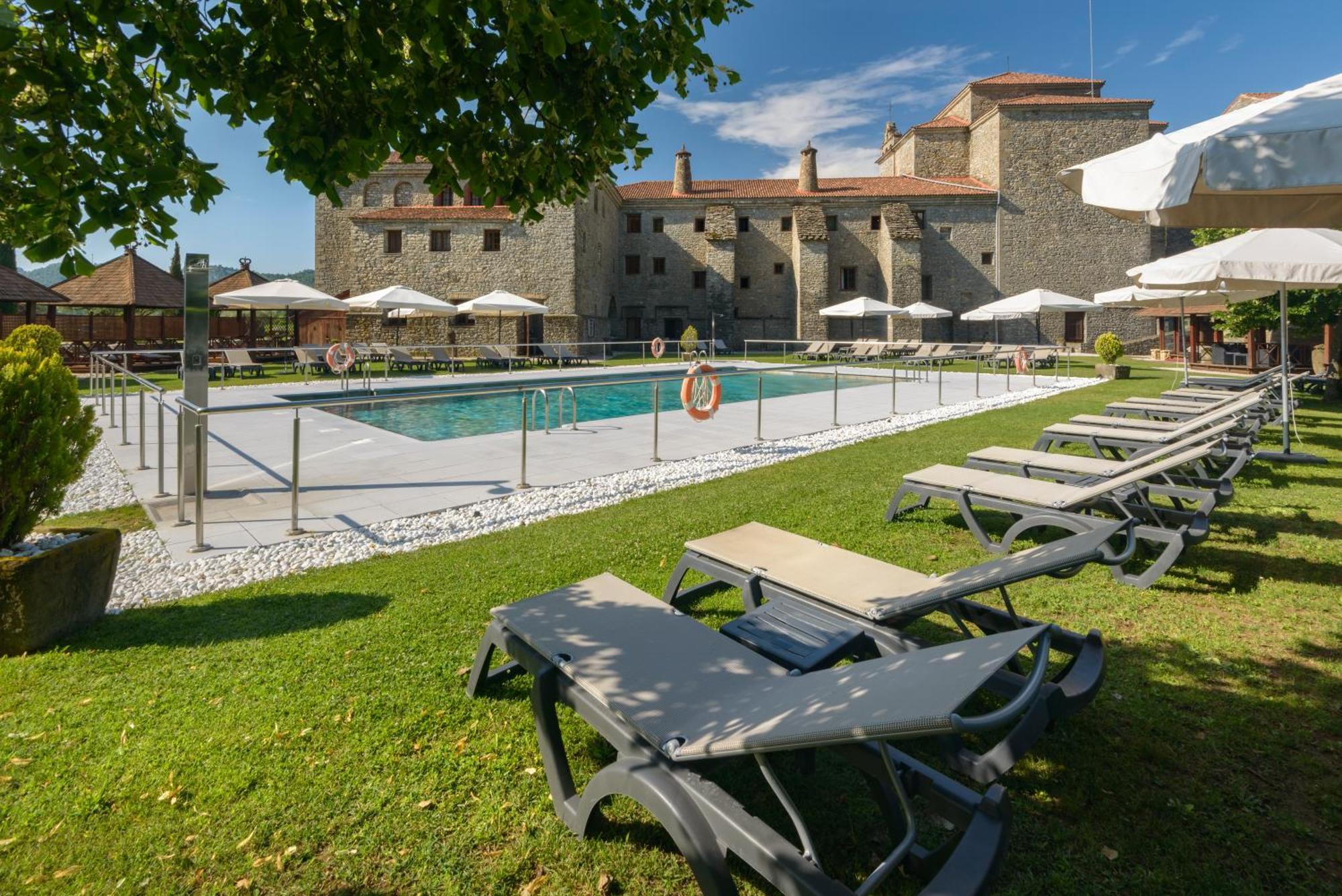 Hotel & Spa Monasterio De Boltaña Exterior foto The swimming pool at the hotel