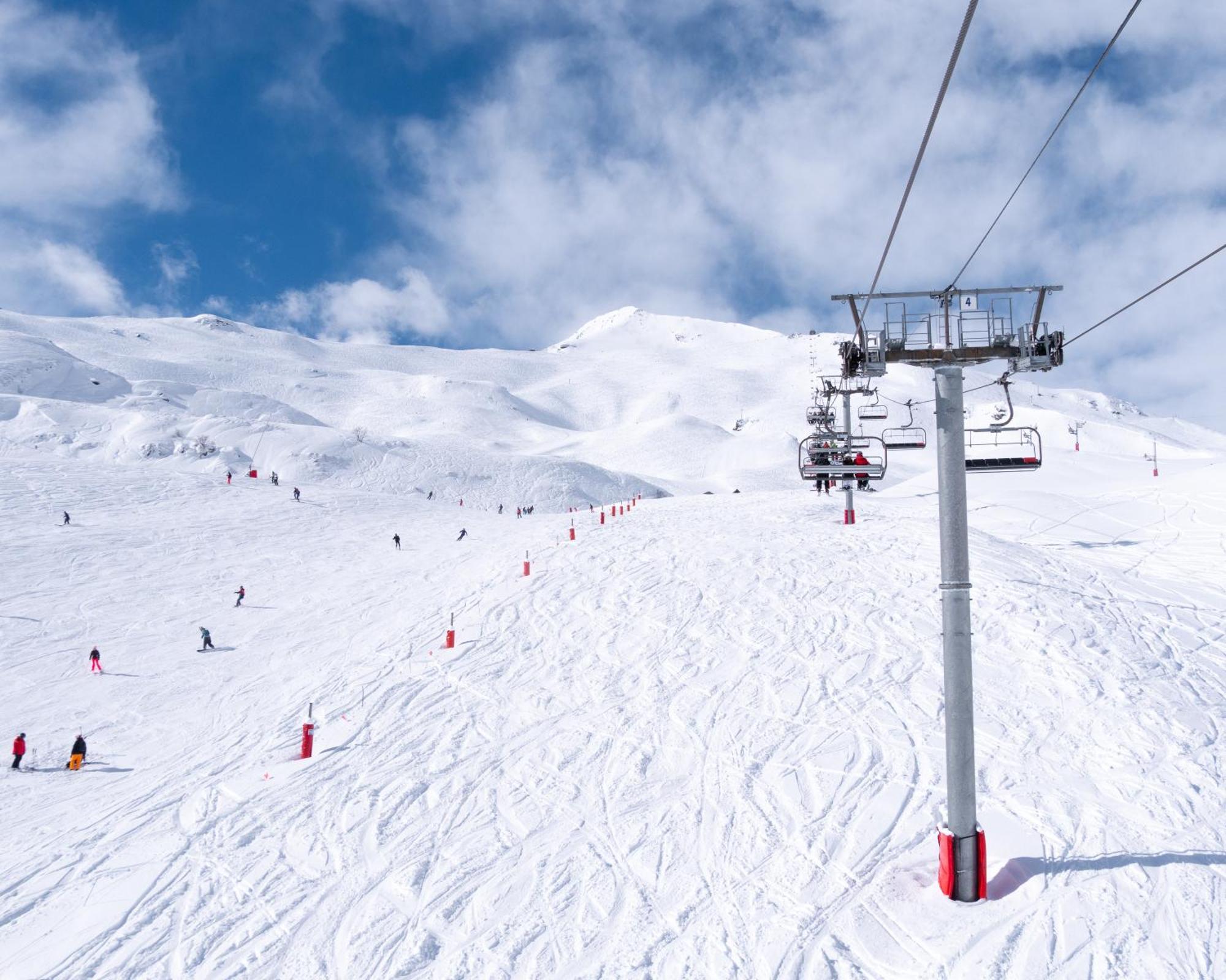 Hotel & Spa Monasterio De Boltaña Exterior foto Ski lift in the resort